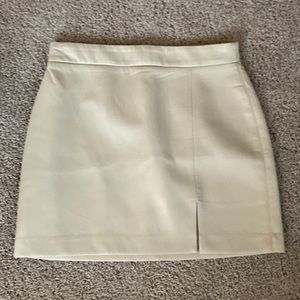 Aritzia Wilfred
Patio Mini Skirt sz 6